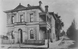 Commonwealth Bank on the corner of Commercial Street West and Gray Street, Mount Gambier in 1905.